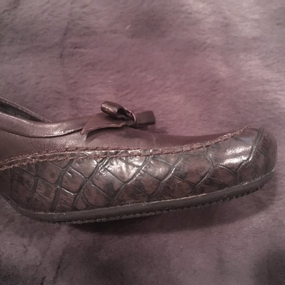 Nine West Slingback Heels with Bow & Reptile Print Accent - Brown (Size: 7.5M) - Picture 4 of 7